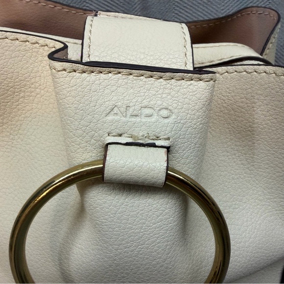 Aldo Crossbody cream colored w/ gold accent adjustable strap snap/zipper closure - Picture 3 of 15